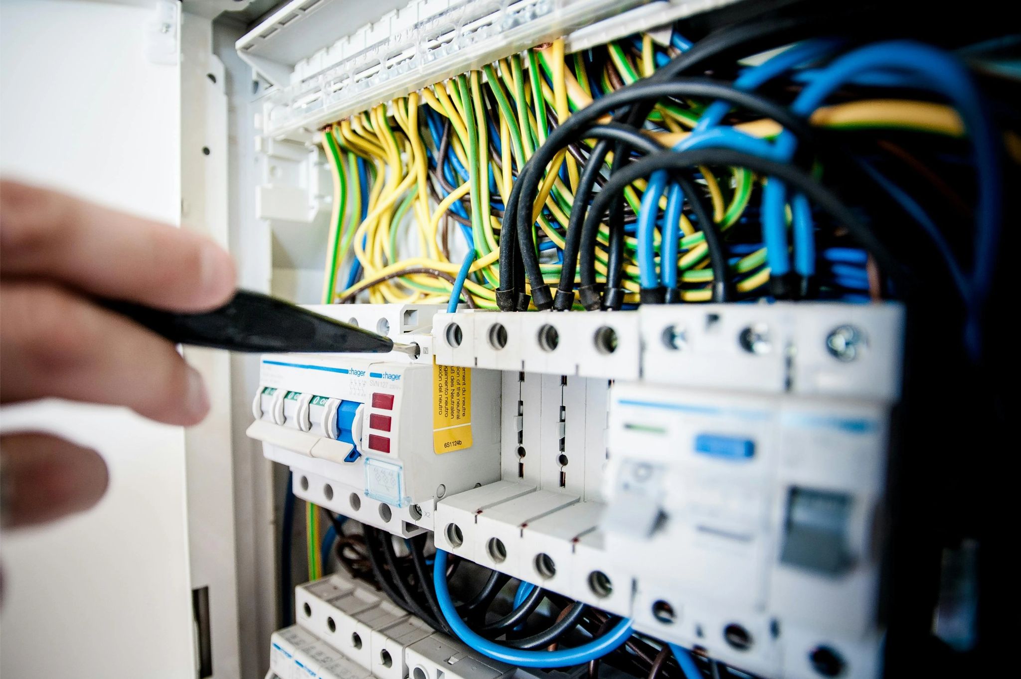 DTS : POUR VOUS ACCOMPAGNER DANS VOTRE PROJET PISCINE Construction Rénovation / Installation / SAV Entretien et maintenance piscine et SAV Arrosage Installation d’arrosage automatique SAV